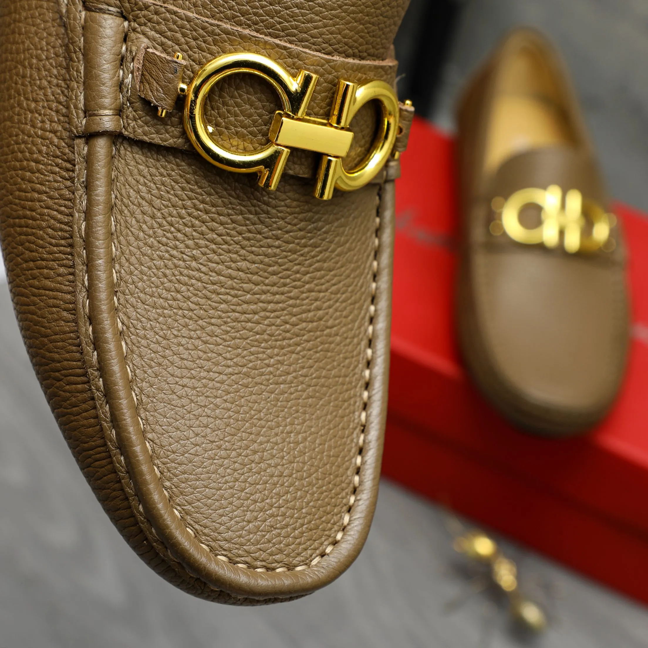 Men's shoes 💰420 Product trademark: Ferragamo "Ferragamo" business casual slip-on shoes Regular size: 38-46 (45.46 custom-made and non-returnable) Product materials: Selected small pebbled cowhide upper, sheepskin lining, original rubber outsole